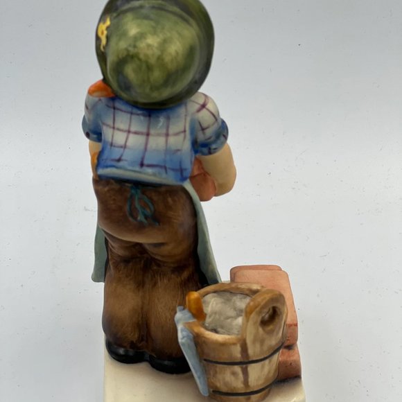 Hummel Figure The Builder #305 TMK 6 little boy carrying bricks Brick Mason - Picture 4 of 7
